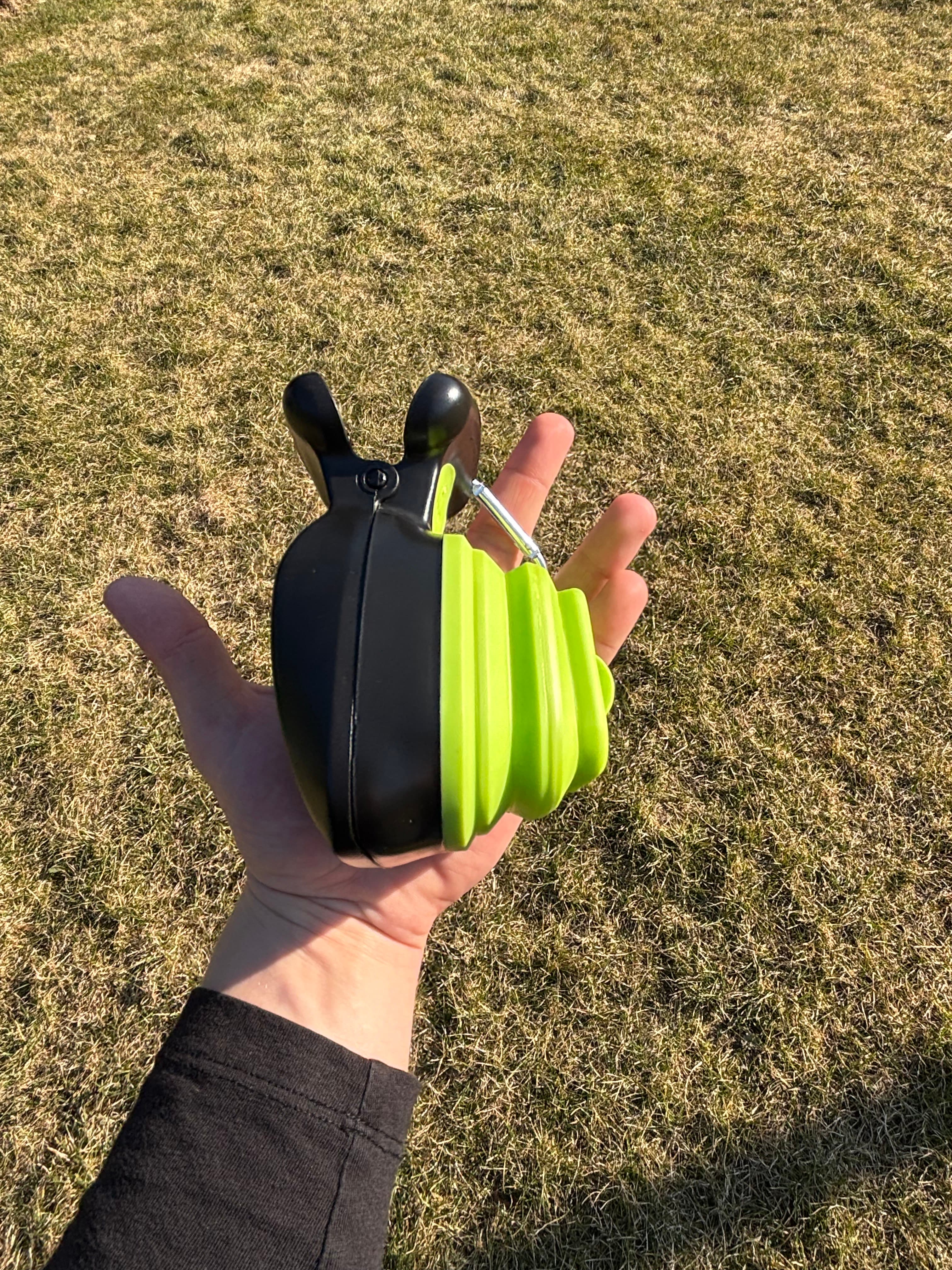 Składany zbieracz odchodów